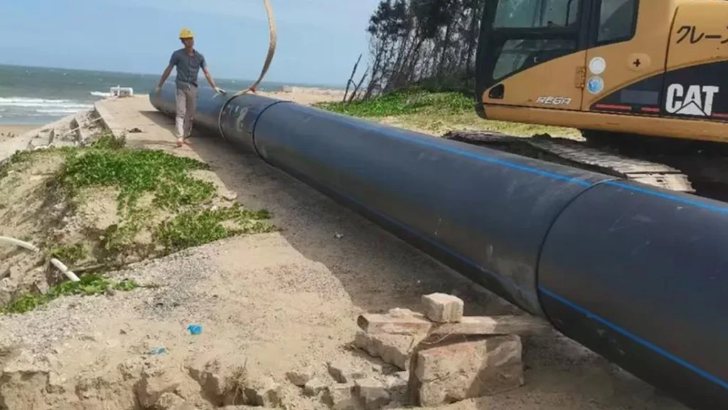 Marine installation of large diameter HDPE pipe