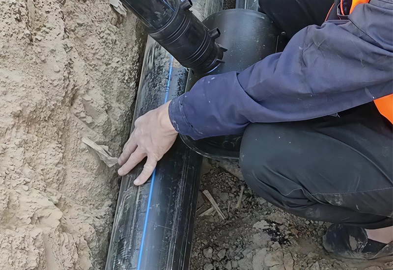 HDPE pipe installation and fusion welding